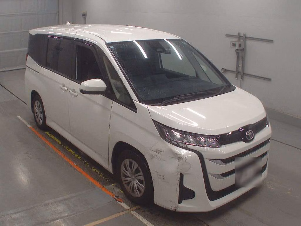 TOYOTA NOAH