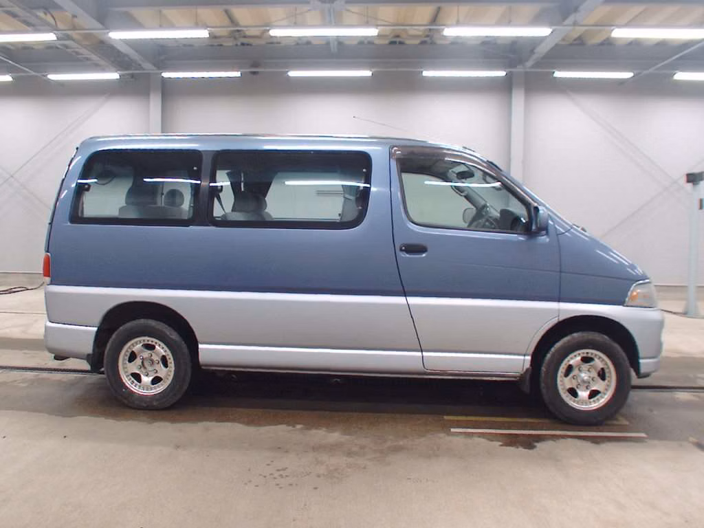 TOYOTA HIACE REGIUS