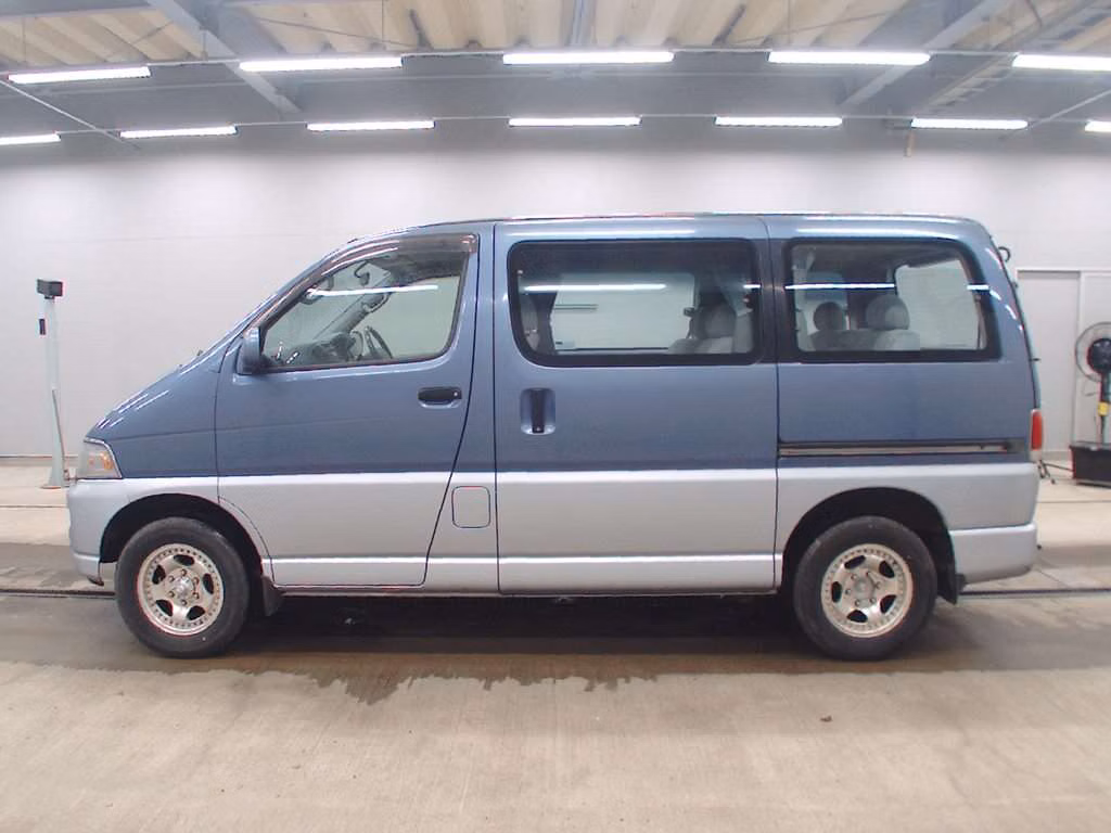 TOYOTA HIACE REGIUS
