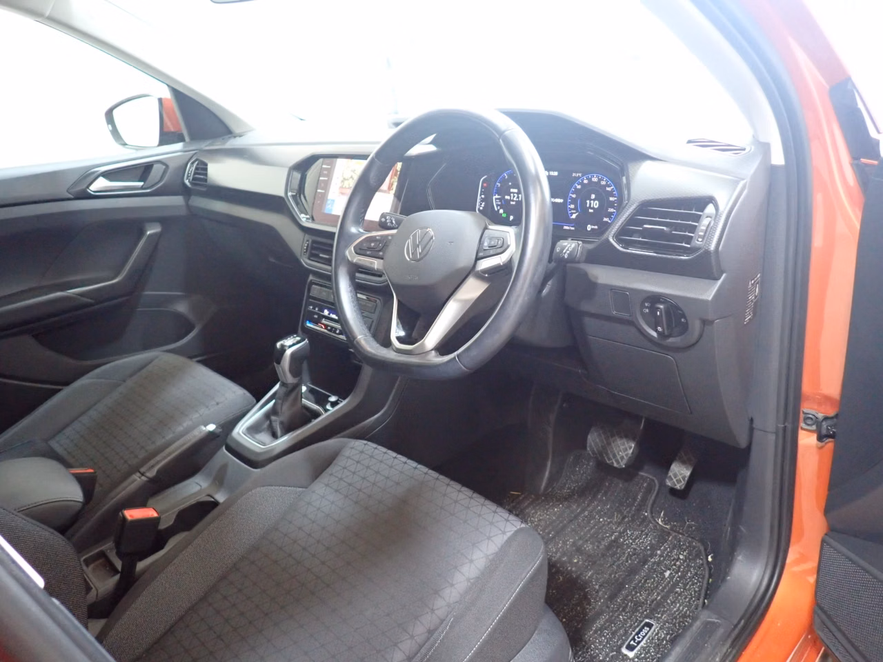 VOLKSWAGEN T-CROSS