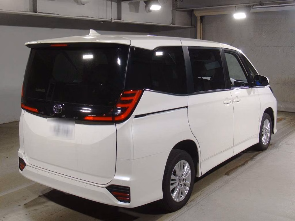 TOYOTA NOAH