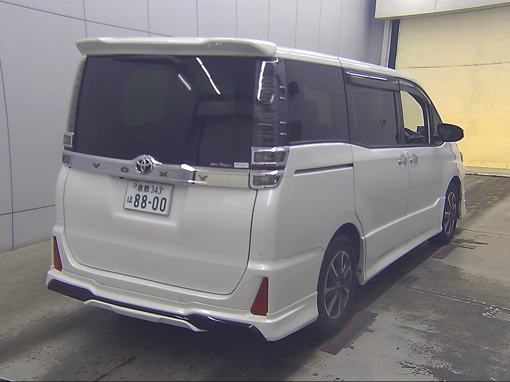 TOYOTA VOXY