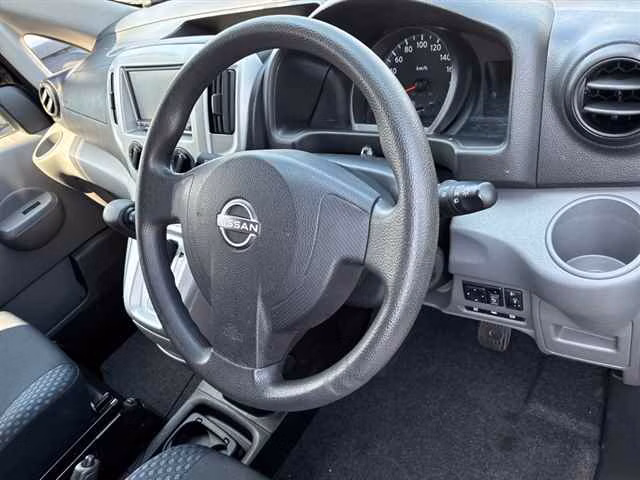 NISSAN NV200