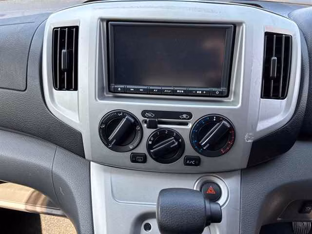 NISSAN NV200
