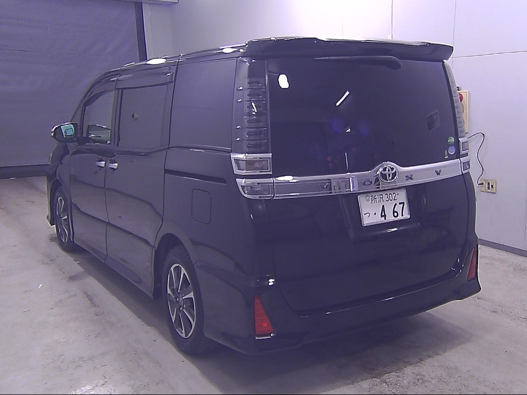 TOYOTA VOXY