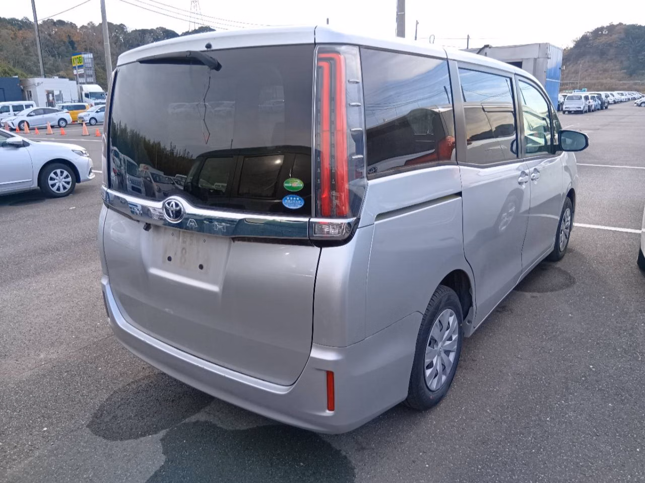 TOYOTA NOAH