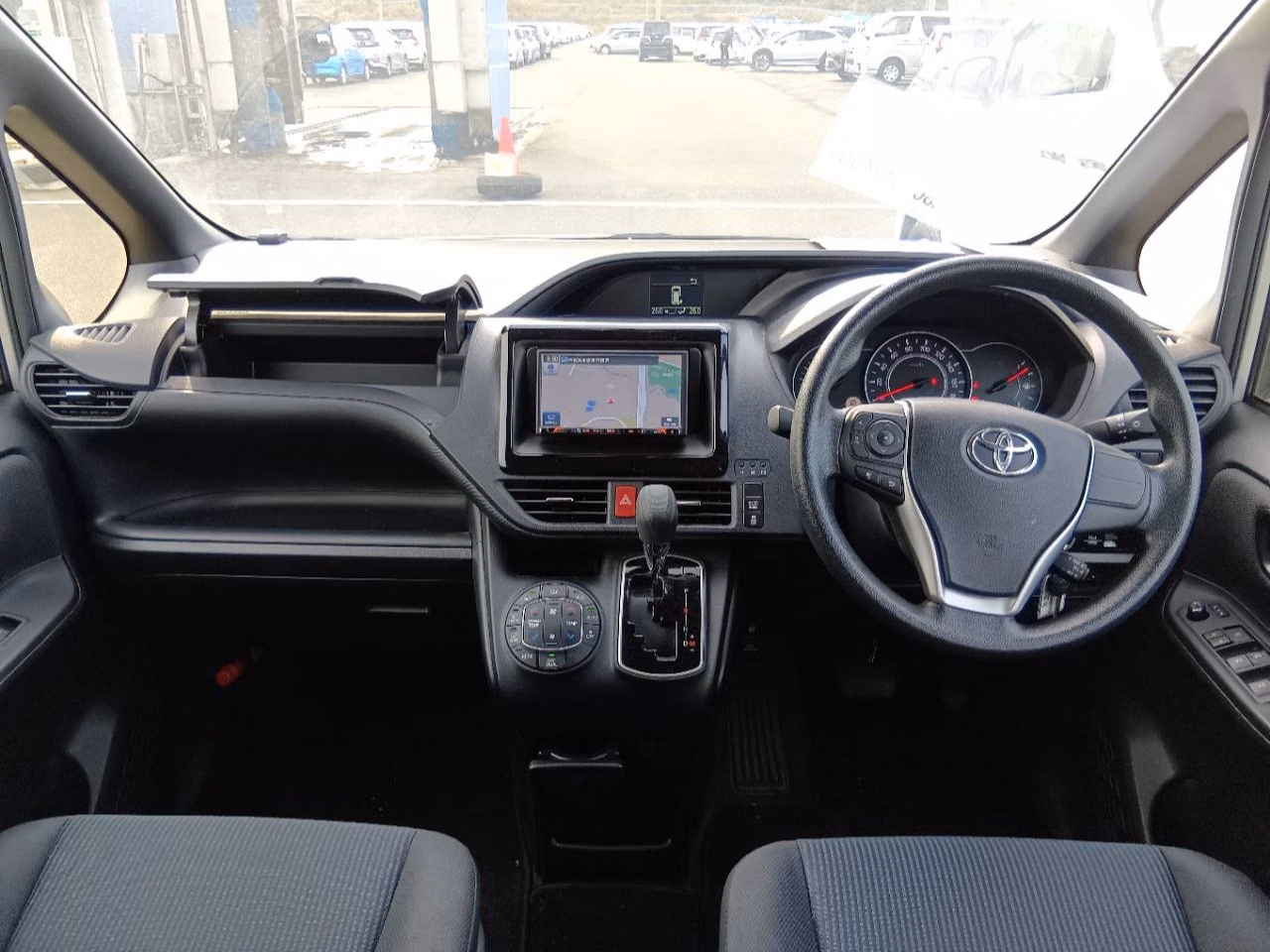 TOYOTA NOAH