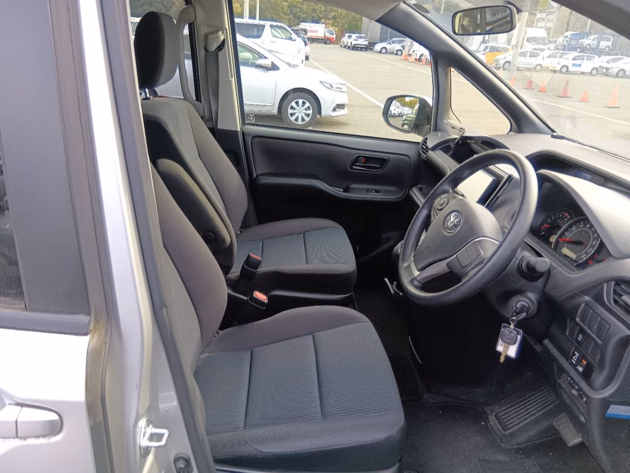 TOYOTA NOAH