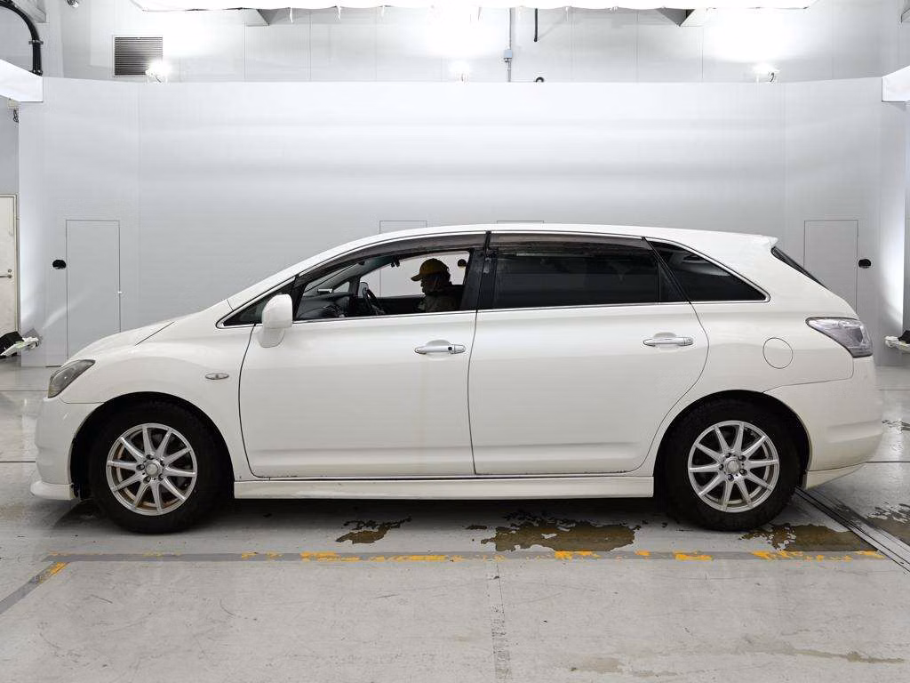 TOYOTA MARK X ZIO