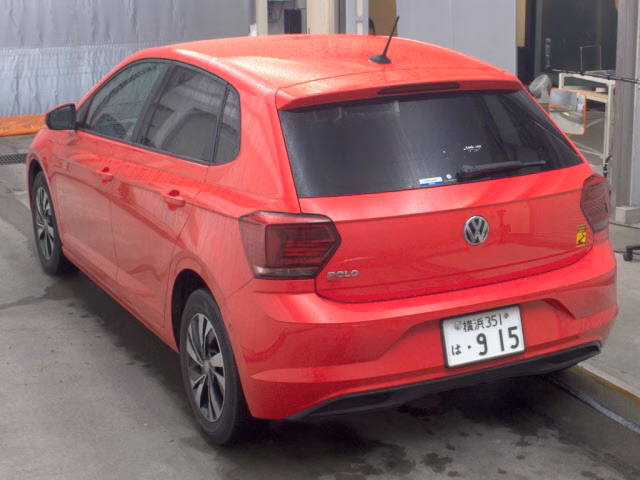 VOLKSWAGEN POLO