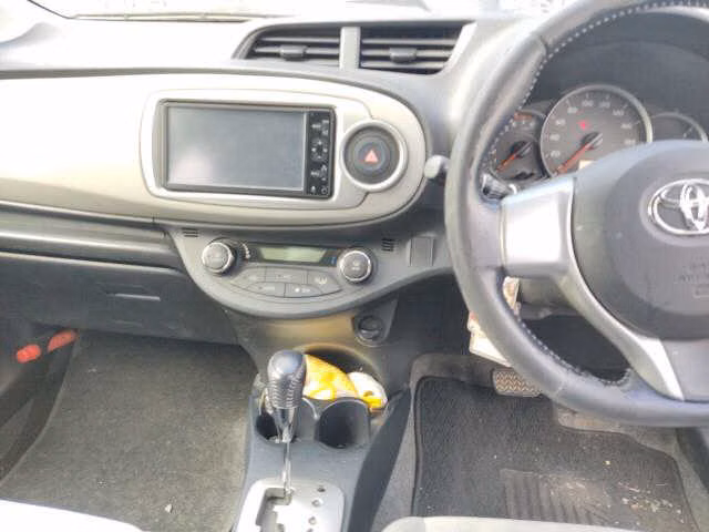 TOYOTA VITZ
