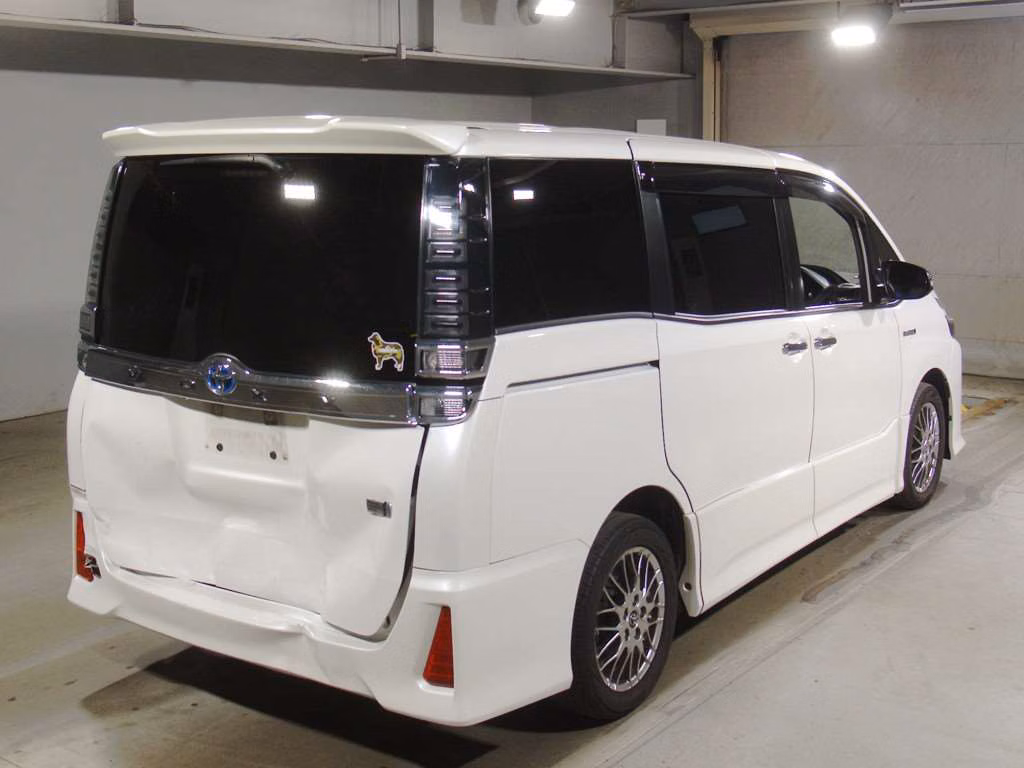 TOYOTA VOXY