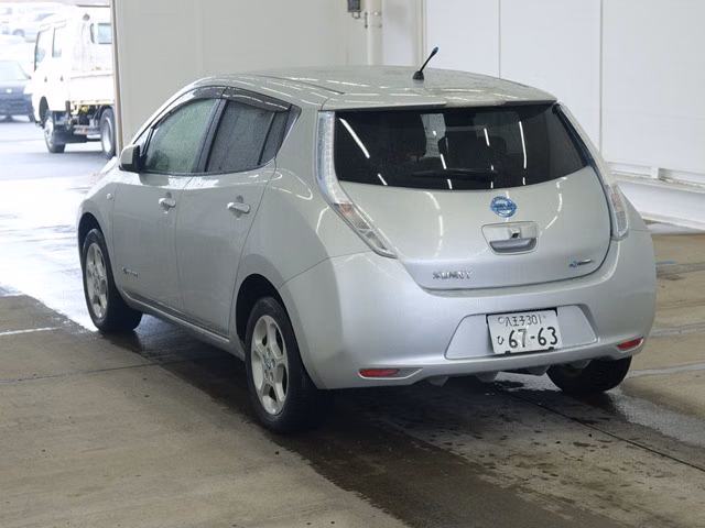 NISSAN LEAF