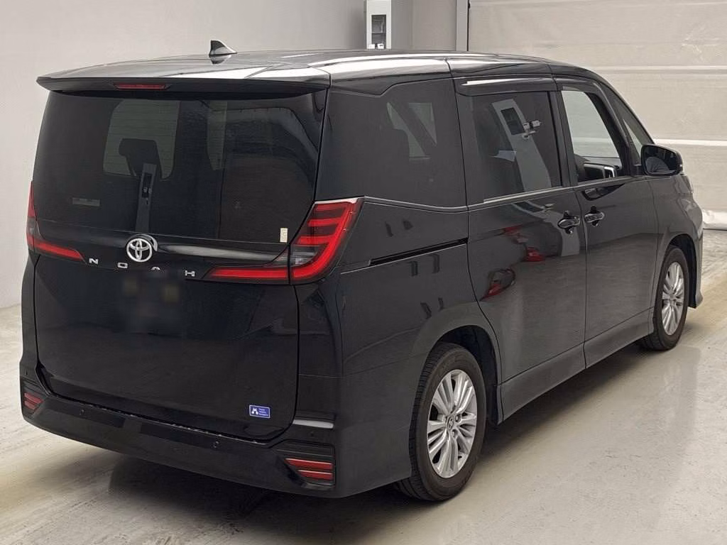 TOYOTA NOAH