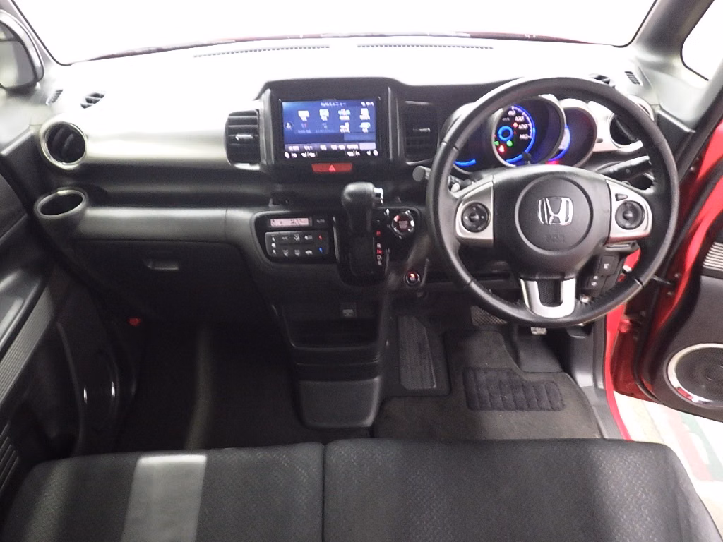 HONDA N-BOX SLASH