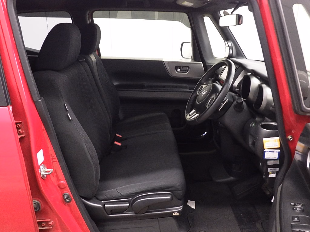 HONDA N-BOX SLASH
