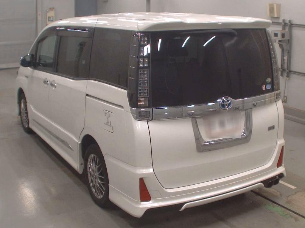 TOYOTA VOXY