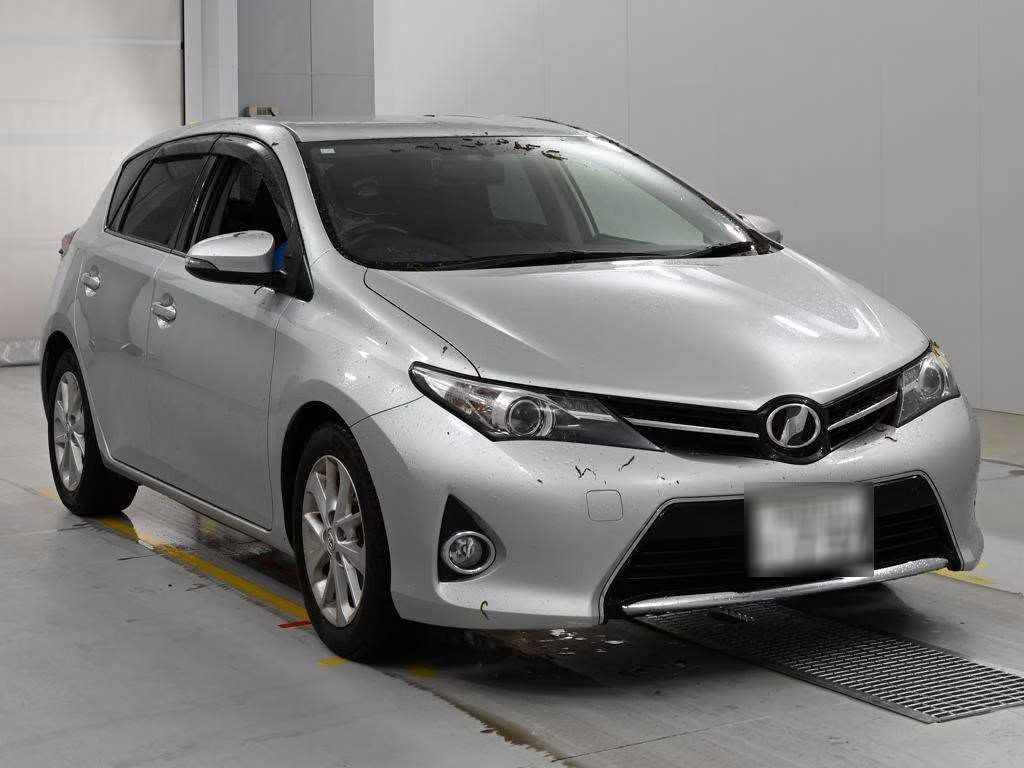 TOYOTA AURIS