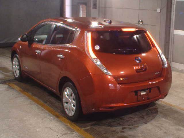 NISSAN LEAF