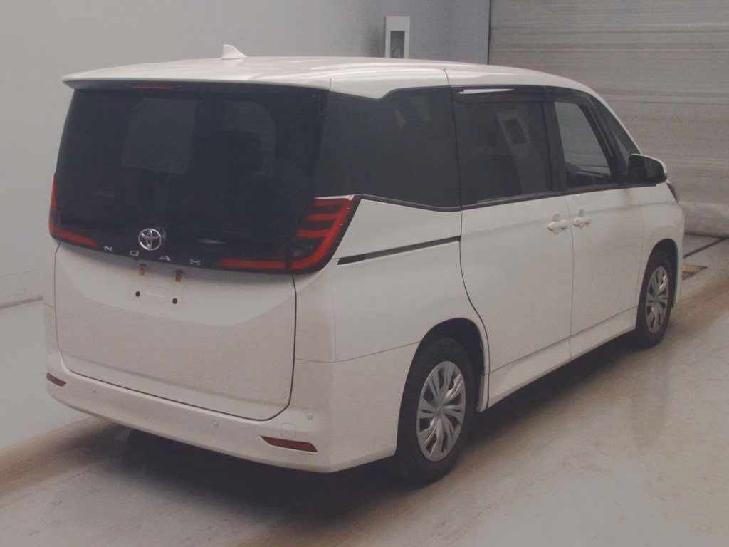 TOYOTA NOAH