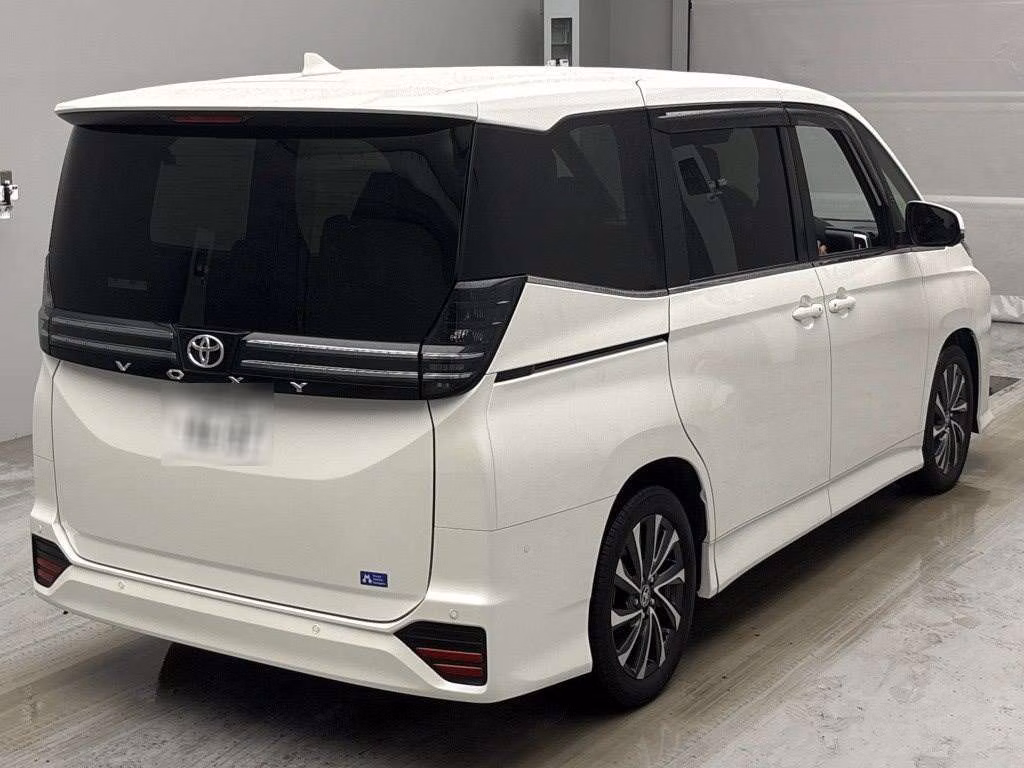 TOYOTA VOXY