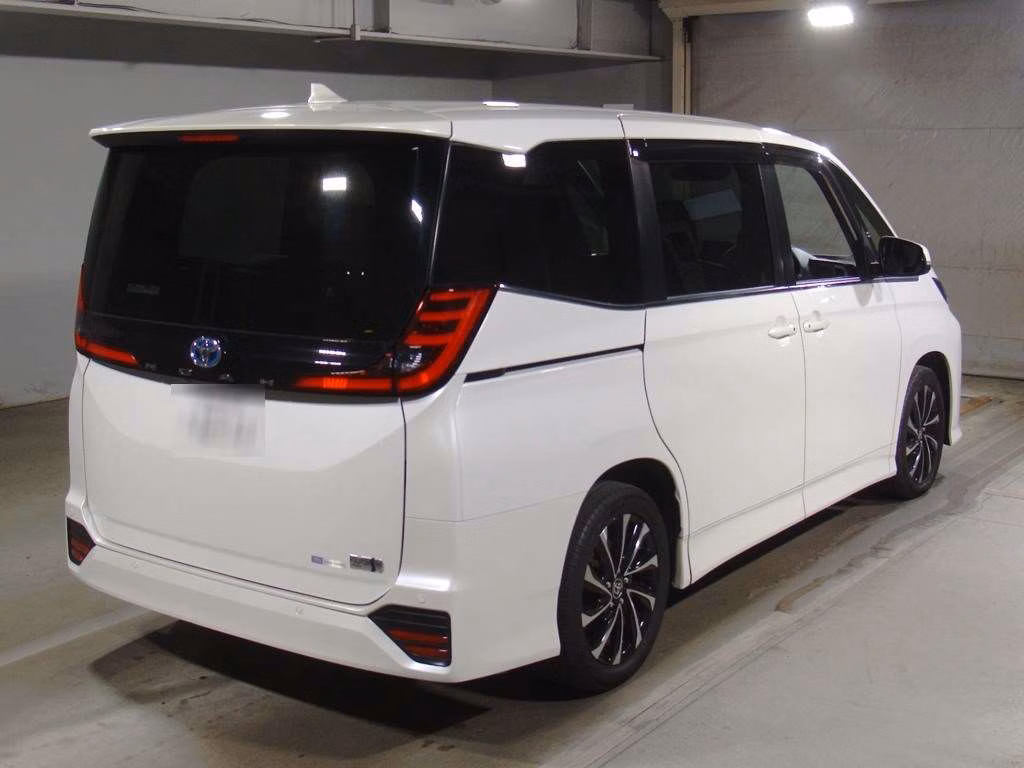 TOYOTA NOAH