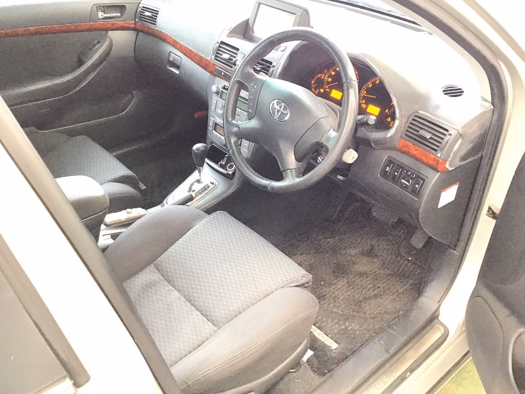 TOYOTA AVENSIS