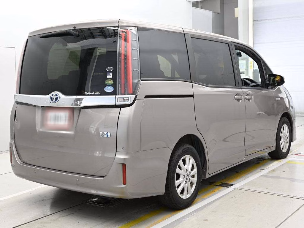 TOYOTA NOAH