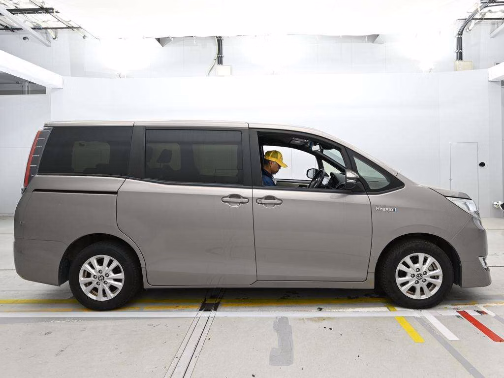 TOYOTA NOAH