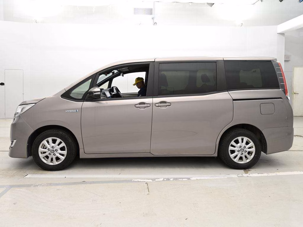 TOYOTA NOAH