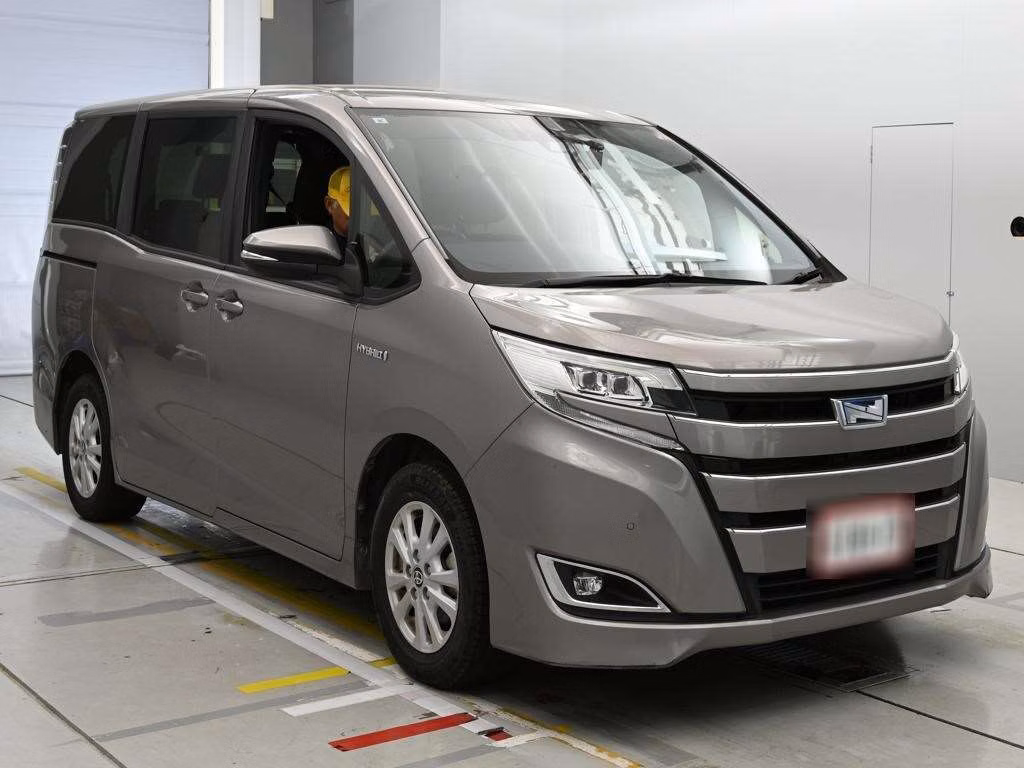 TOYOTA NOAH