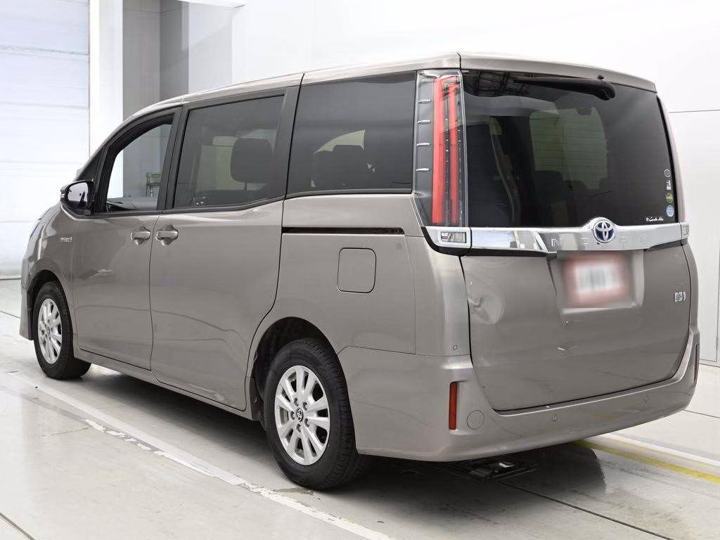 TOYOTA NOAH
