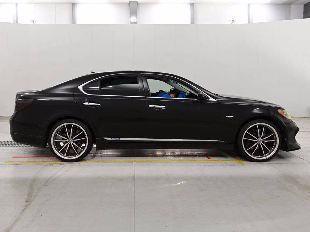 LEXUS LS600H