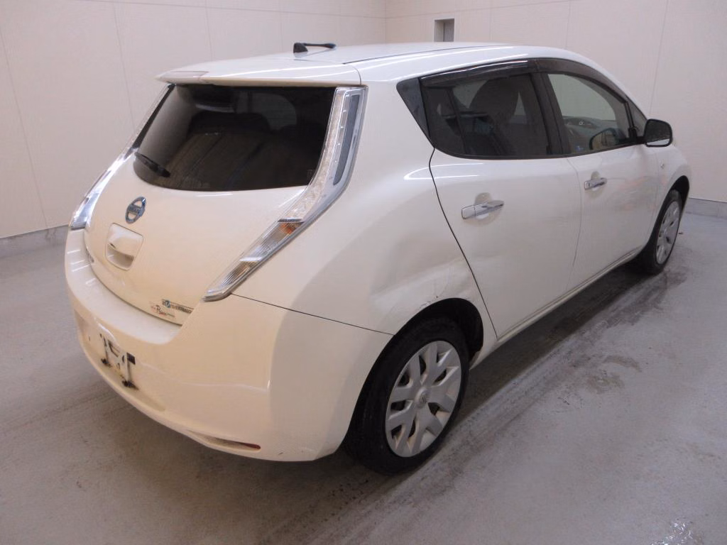 NISSAN LEAF