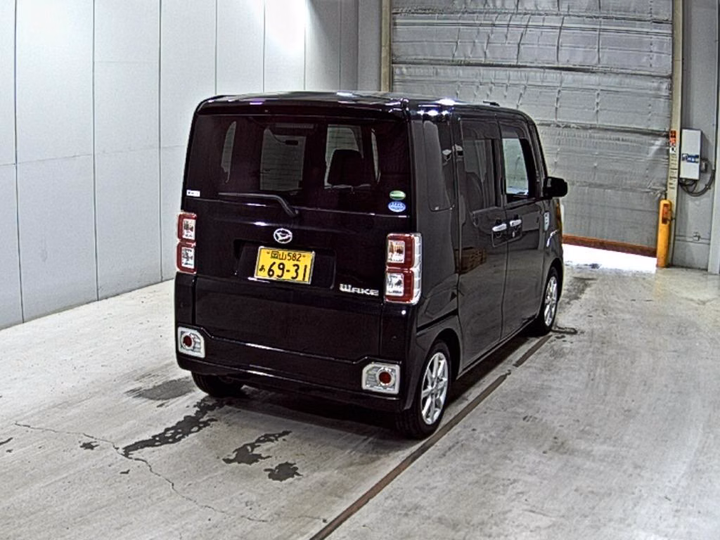DAIHATSU WAKE