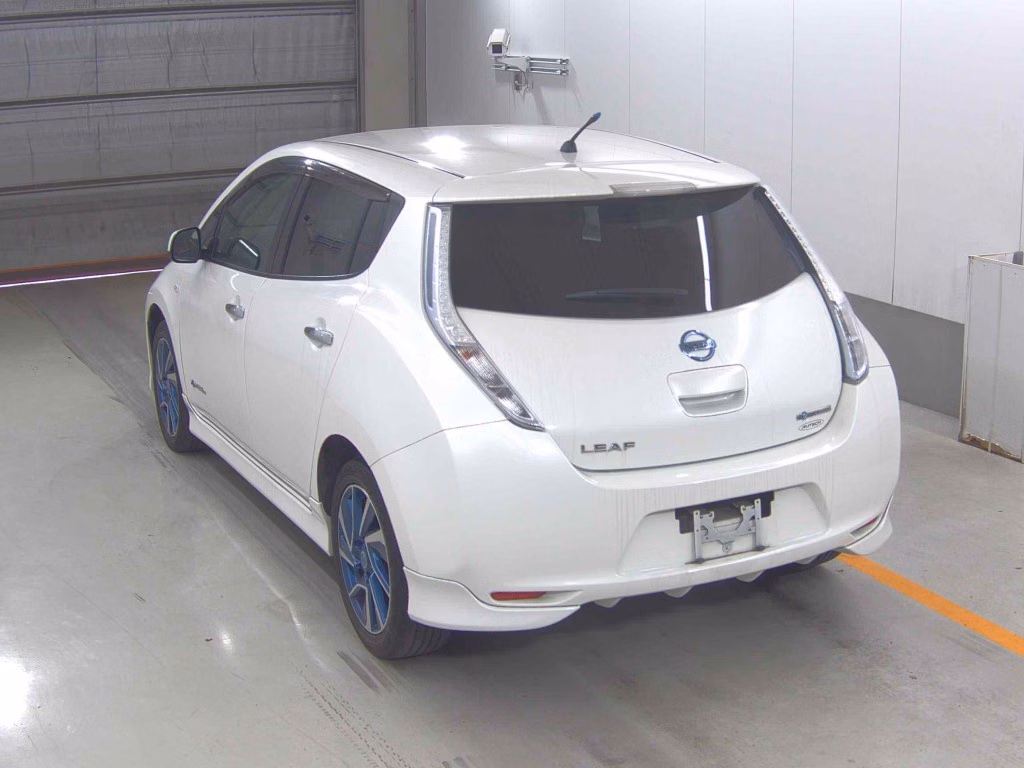 NISSAN LEAF