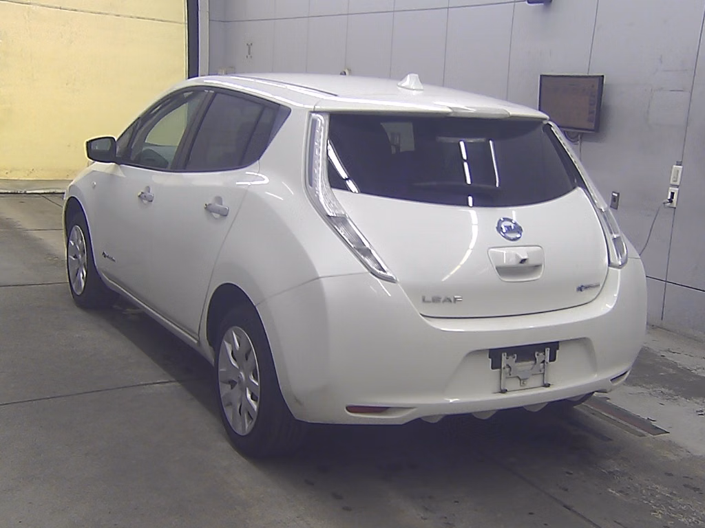 NISSAN LEAF