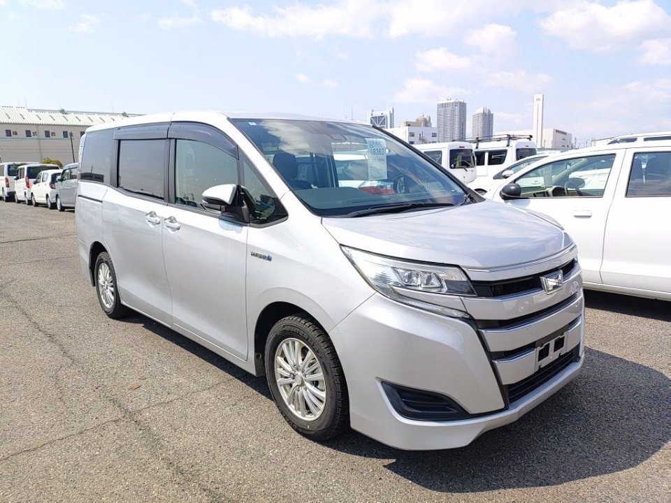 TOYOTA NOAH