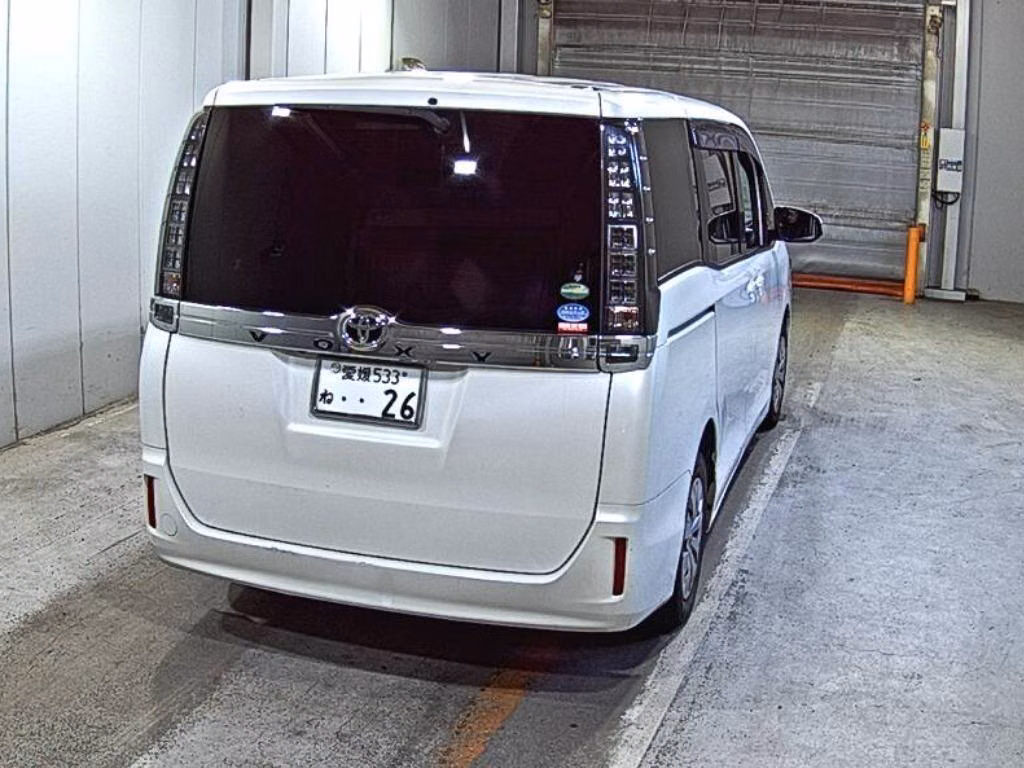 TOYOTA VOXY