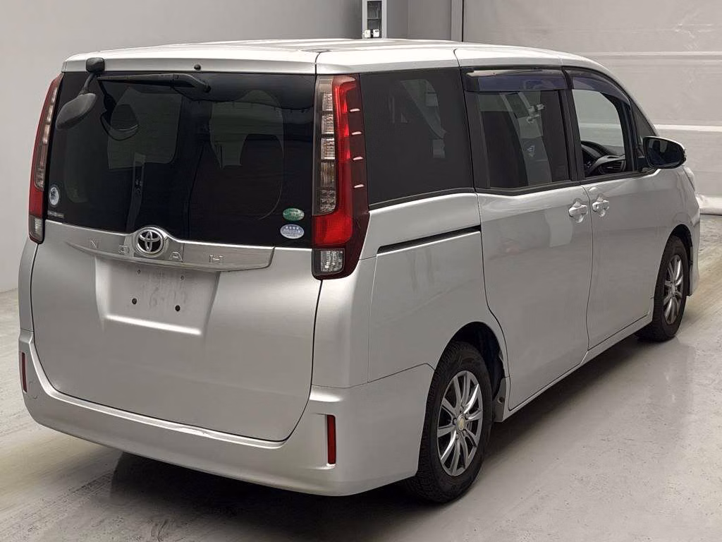 TOYOTA NOAH