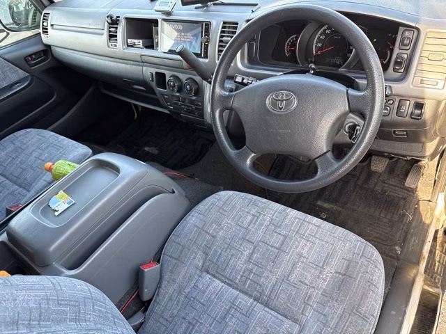 TOYOTA HIACE