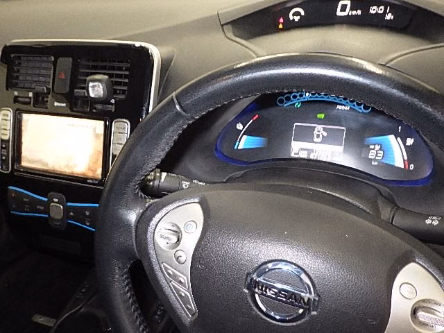 NISSAN LEAF