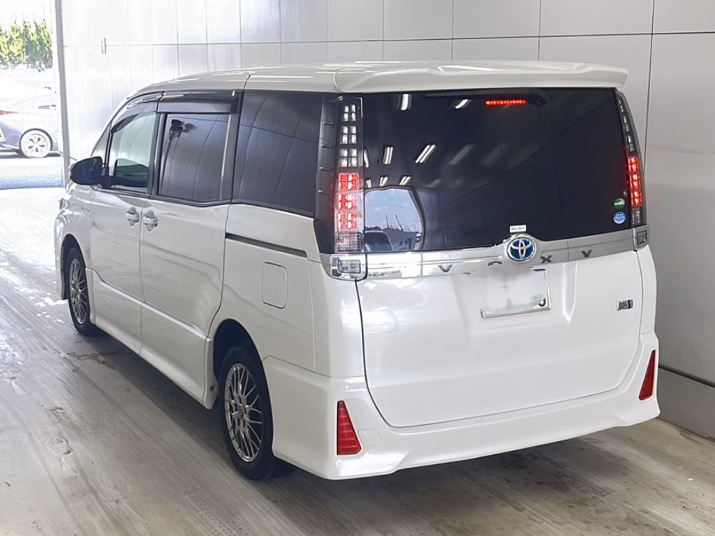 TOYOTA VOXY