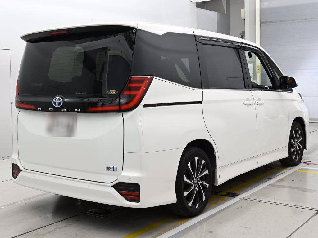 TOYOTA NOAH