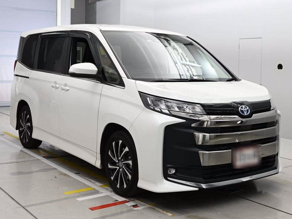 TOYOTA NOAH