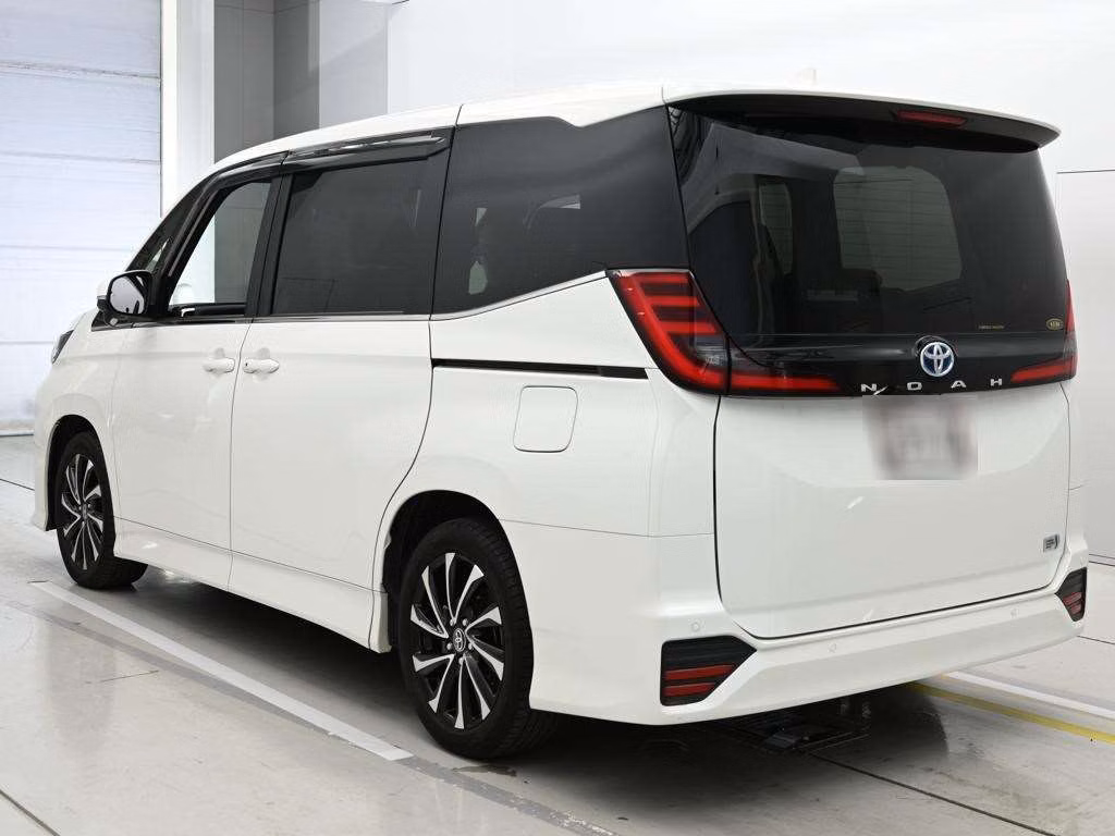 TOYOTA NOAH
