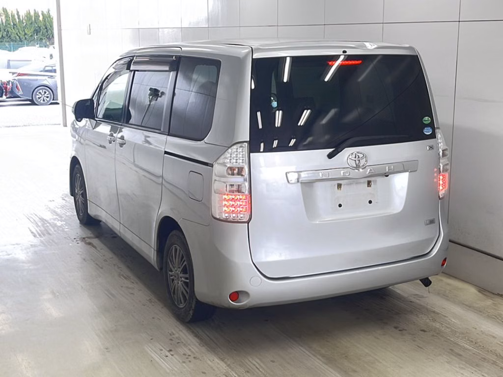 TOYOTA NOAH