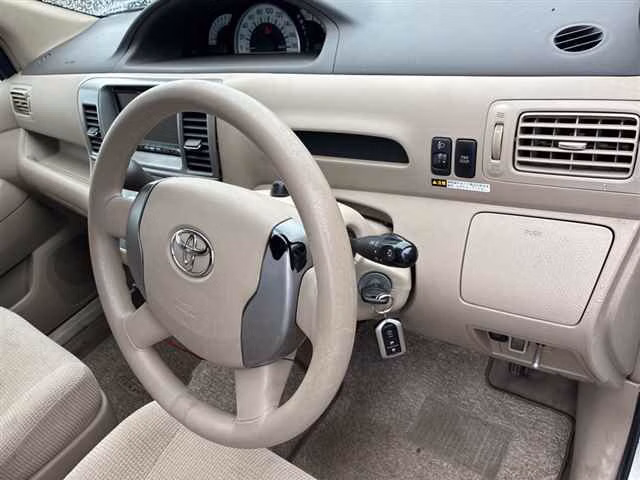 TOYOTA RAUM