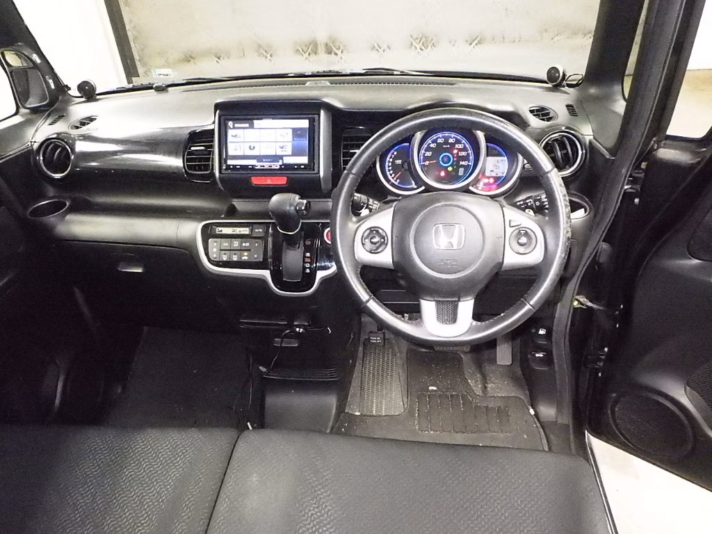 HONDA N-BOX+