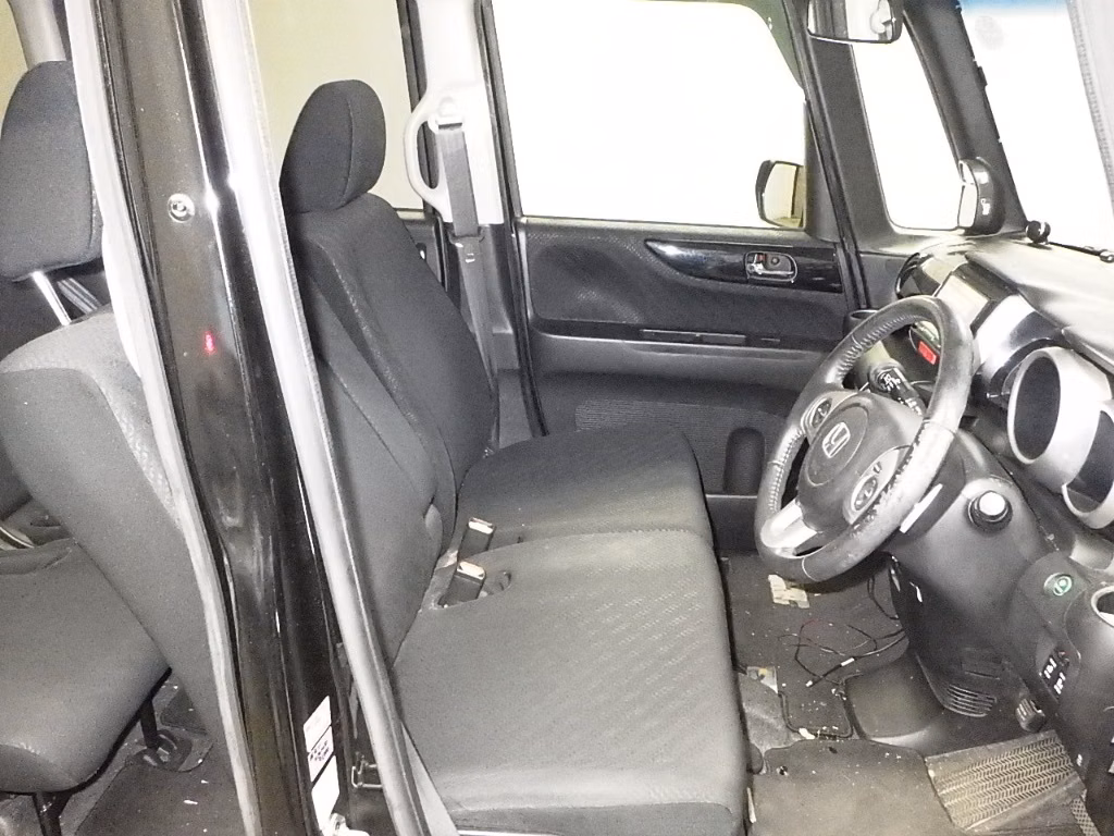 HONDA N-BOX+